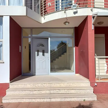 Skuqej Golem Lejlighed Golem (Tirana)
